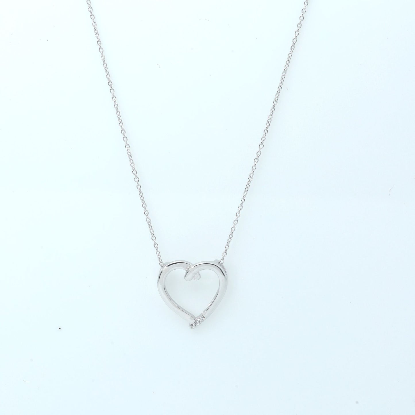 LOOP HEART NECKLACE - STERLING SILVER